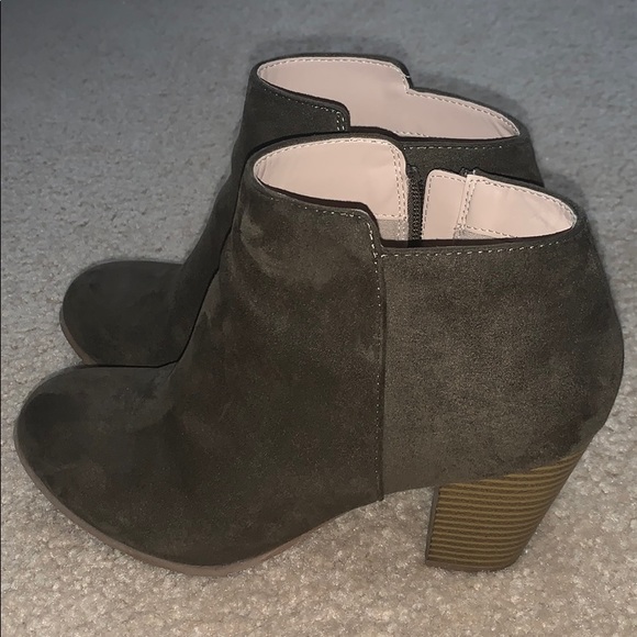 old navy army green booties - Picture 2 of 4